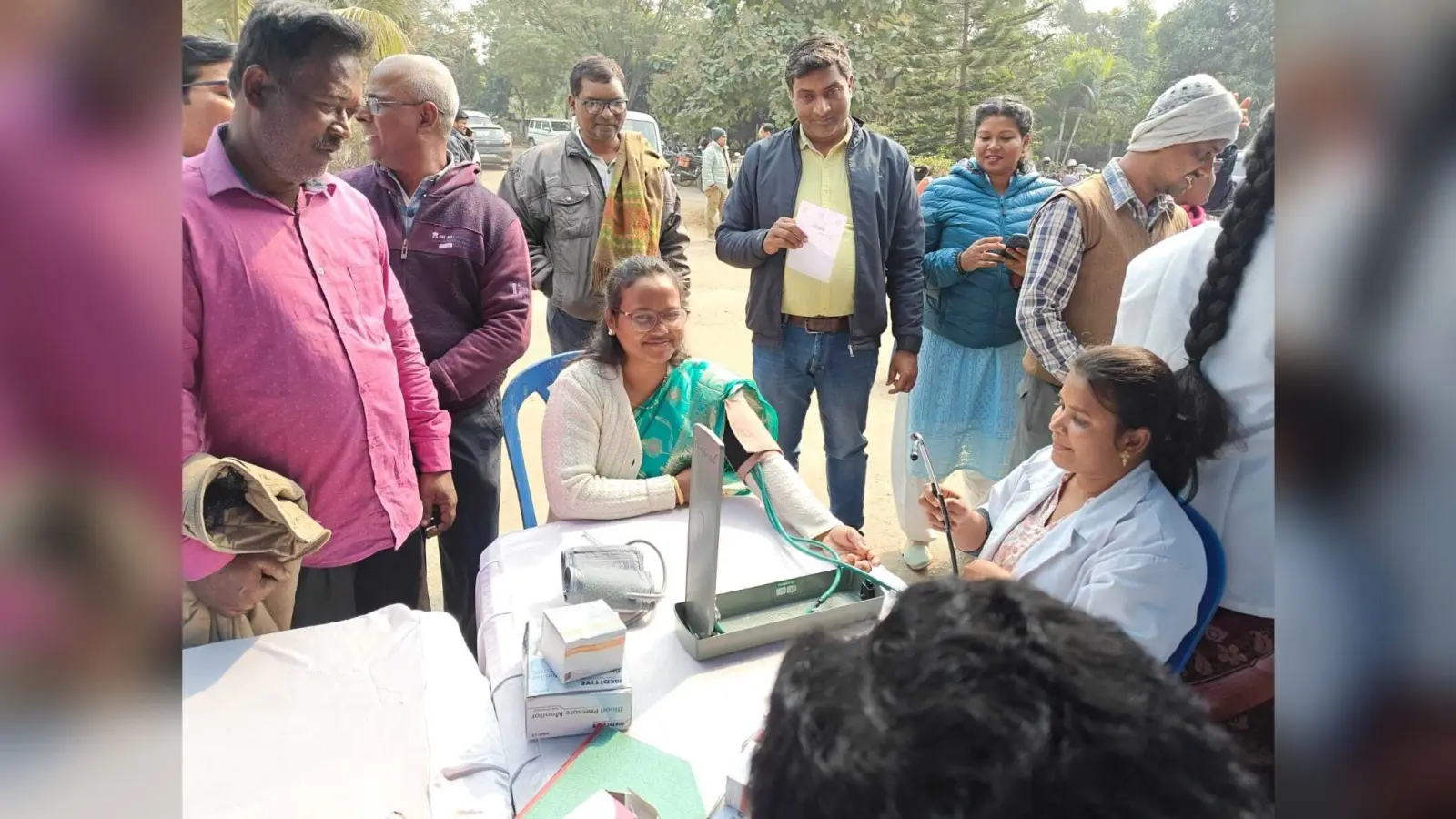 आयुष शिविर में 330 लोगों की हुई स्वास्थ्य जांच