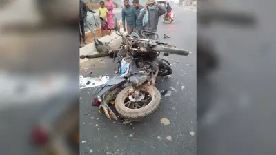Accident : दो बाइक आपस में टकराये, तीन व्यक्ति घायल