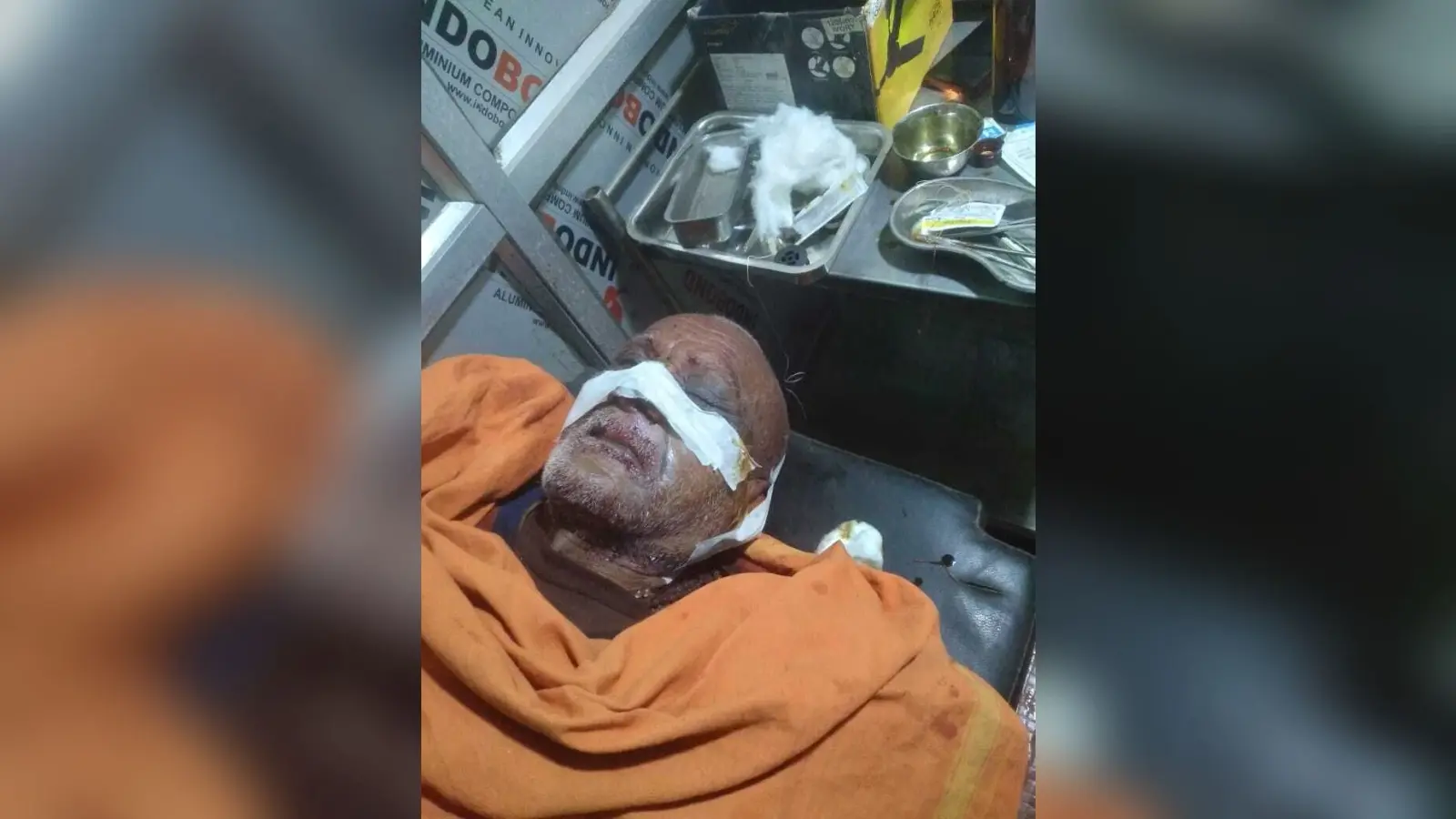 झारखंडी ठाकुरवाड़ी के महंत पर अपराधियों ने धारदार हथियार से किया हमला, घायल