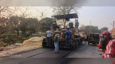 सीएम के आगमन को ले अधिकारी किशनगंज-तैयबपुर सड़क की दशा सुधारने में जुटे