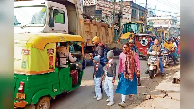 chapra news : सफाई की टाइमिंग गड़बड़, शहरवासी परेशान