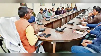 Ranchi News : दाखिल-खारिज का काम समय पर करें