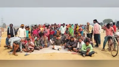 अमडीहा में सर्विस पथ की मांग को लेकर ग्रामीणों ने एनएच निर्माण कार्य को रोका