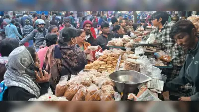 Ranchi News : मकर संंक्रांति आज, रांची के बाजार में खूब बिके चूड़ा, गुड़ और तिलकुट