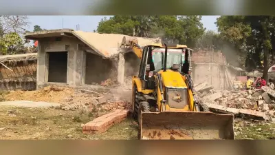 अभयपुर रेलवे स्टेशन के पास से हटाया अवैध कब्जा