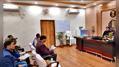 hajipur news. पशुओं की तस्करी रोकने के लिए सीमा क्षेत्रों में कराएं बैरिकेडिंग : जिलाधिकारी