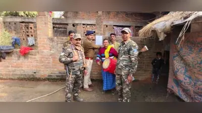 एक साल से फरार आरोपित के घर में चश्पाया इश्तेहार