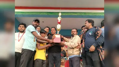 क्रिकेट टूर्नामेंट में मुरलीगंज को हरा दिवरा बाजार ने जमाया ट्रॉफी पर कब्जा