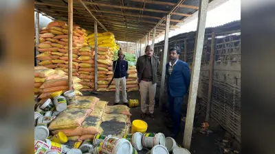 गोदाम में छापेमारी, खाली बोरा व सिलाई का सामान जब्त