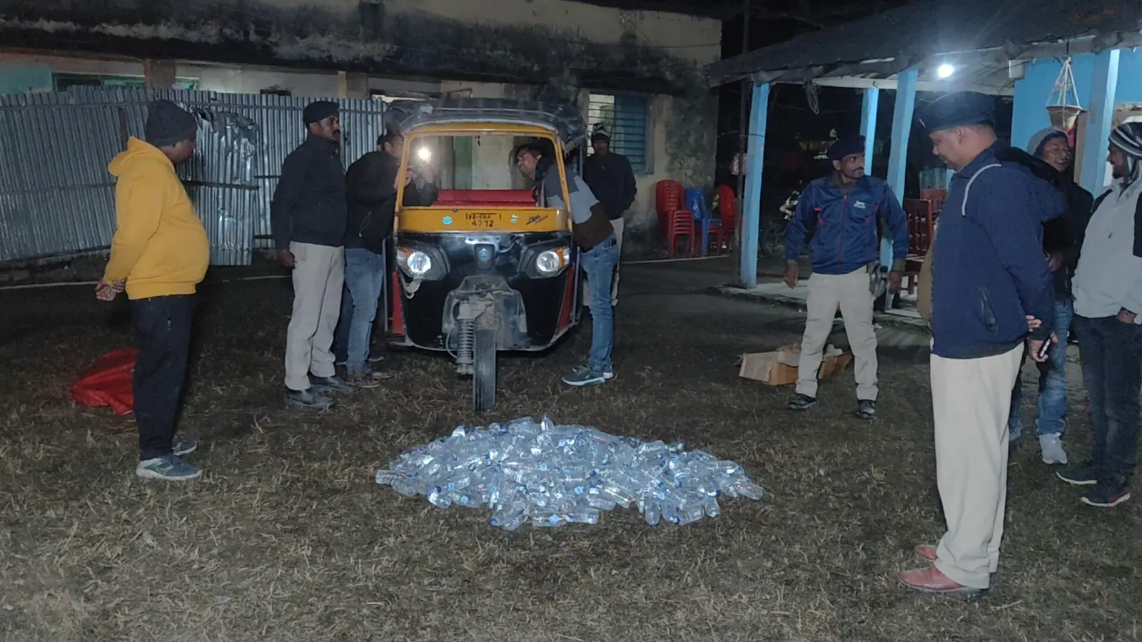 शराब से भरी ऑटो ने राहगीर को मारी ठोकर, रेफर