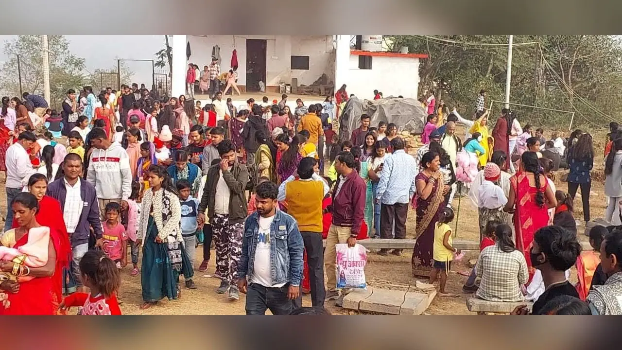 स्नान-ध्यान कर चूड़ा, दही, गुड़, तिलकुट का लोगों ने उठाया लुत्फ