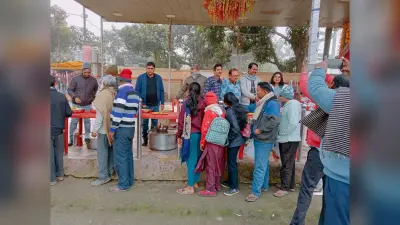गांधी मैदान में खिचड़ी भोज व पंतगोत्सव का आयोजन