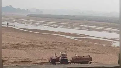 नदी घाटों से धड़ल्ले से हो रहा अवैध बालू का उठाव