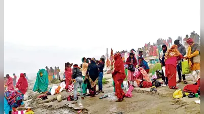 श्रद्धालुओं ने गंगा में लगायी आस्था की डुबकी
