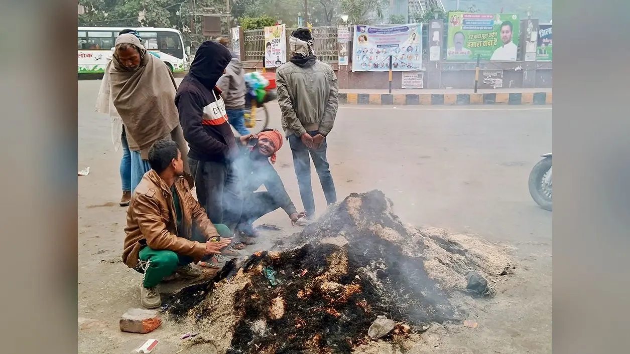 Gopalganj News : सर्द हवा चलने से कांप उठे लोग, सीजन का रहा तीसरा कोल्ड डे