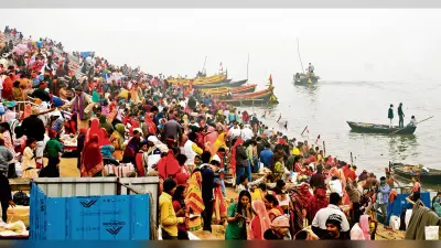 Buxar News: 50 हजार लोगों ने लगायी गंगा में डुबकी