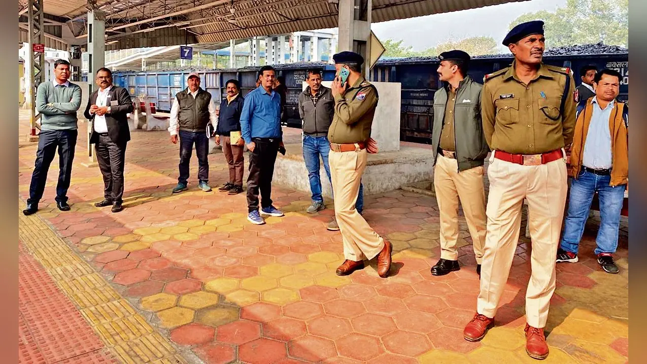 Rourkela News: चक्रधरपुर रेल एडीआरएम ने किया डुमेरता समेत अन्य स्टेशनों का निरीक्षण