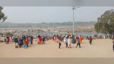 उत्तरवाहिनी बराकर नदी में श्रद्धालुओं ने किया पवित्र स्नान