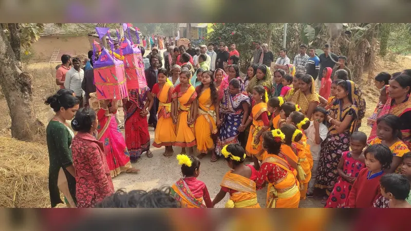 East Singhbhum News : पटमदा के टुसू मेला में थिरके लोग, उमड़ी भीड़
