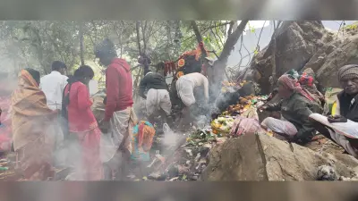 East Singhbhum news : शक्ति पीठ मां द्वारसिनी की पूजा में जुटे तीन राज्यों के श्रद्धालु, समृद्धि मांगी