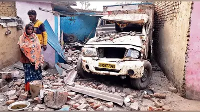 Dhanbad News : मजदूर के घर में घुसा तेज रफ्तार अनियंत्रित पिकअप, सास की मौत, बहू गंभीर