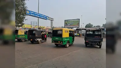 Jamshedpur News : टाटानगर रेलवे स्टेशन में अराजक स्थिति, सिस्टम की उड़ रही धज्जियां