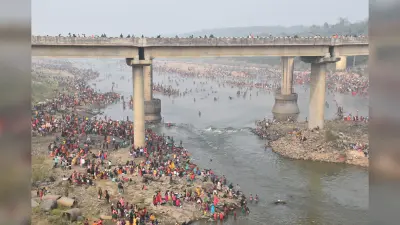 Bokaro News : दामोदर नदी में हजारों श्रद्धालुओं ने लगायी आस्था की डुबकी