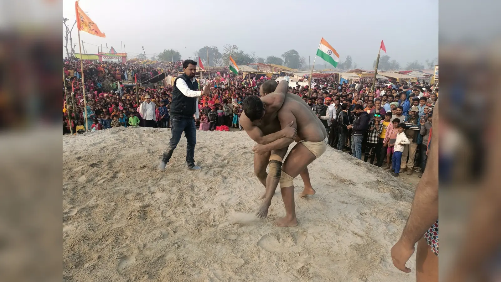 पौष पूर्णिमा के अवसर पर लगे मेला में जुट रही भारी भीड़
