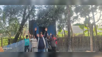 नल जल योजना में व्याप्त अनियमितता को लेकर ग्रामीणों ने किया प्रदर्शन