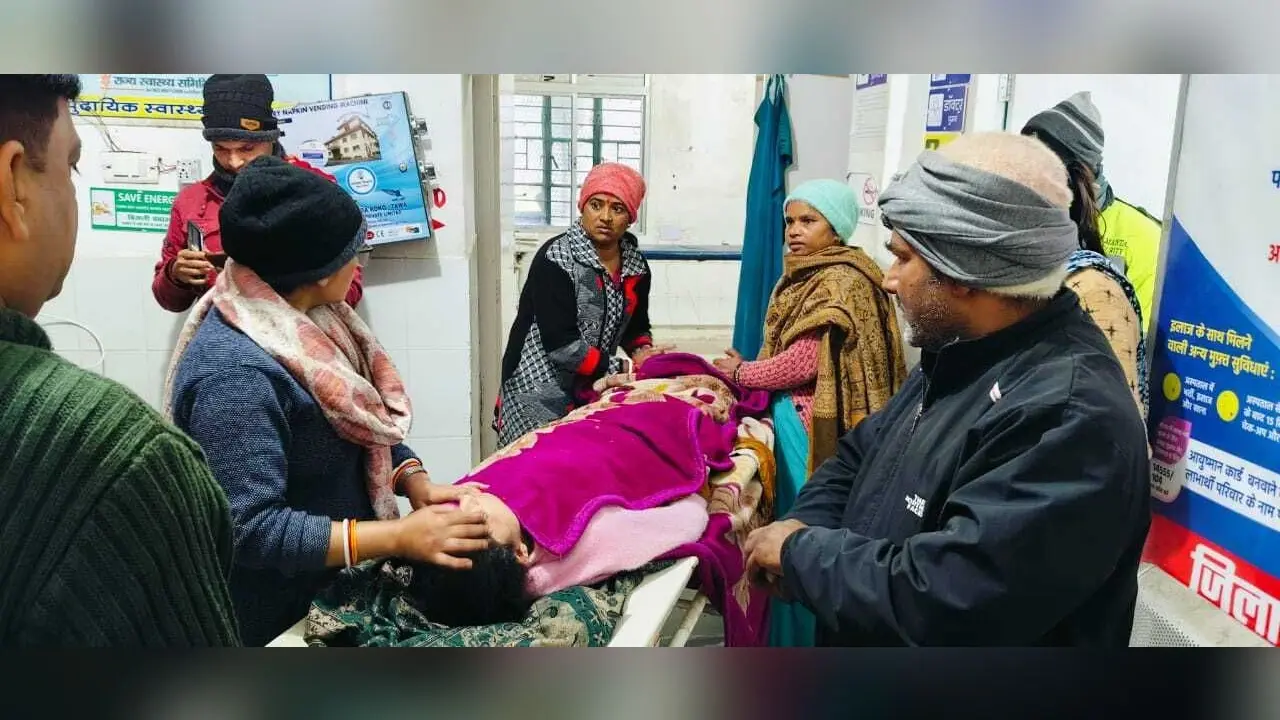 ठंड में स्कूल में बेहोश होकर गिरी वर्ग आठ की छात्रा, हालत गंभीर