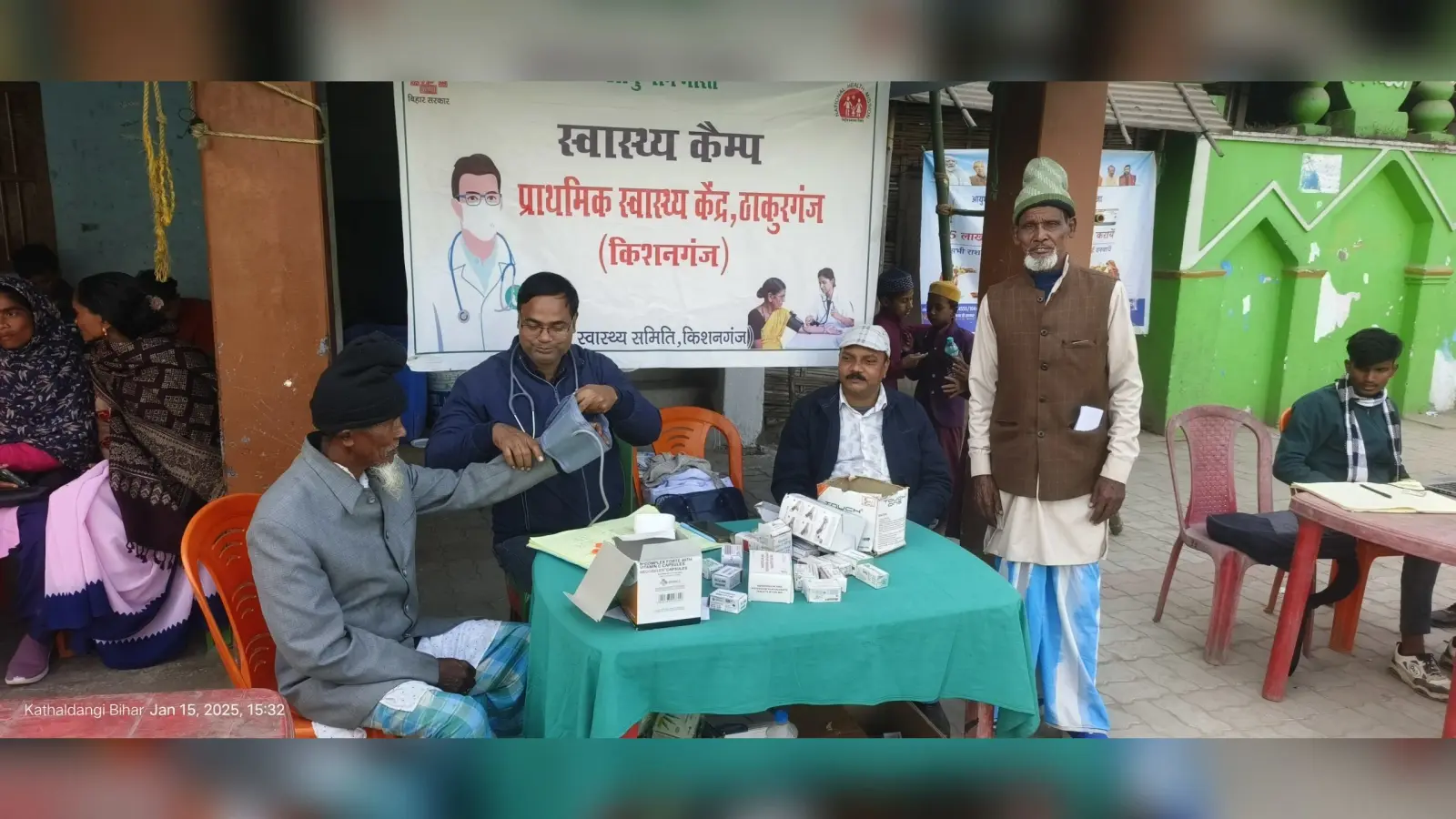 स्वास्थ्य शिविर में ग्रामीणों ने करायी निशुल्क स्वास्थ्य जांच