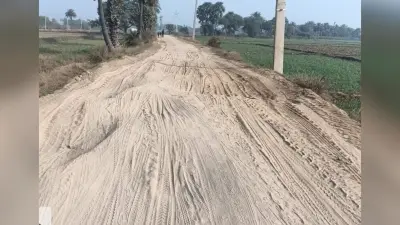 प्रतिबंधित घाटों से हो रही बालू की चोरी, किसान परेशान