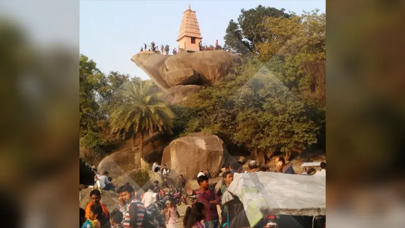 पंचपहाड़ी पर लगा लोक परंपरा का जमघट, अमरावती के प्रसाद ने दिया आनंद, तो ऋषि की गुफा ने किया रोमांचित