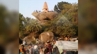 पंचपहाड़ी पर लगा लोक परंपरा का जमघट, अमरावती के प्रसाद ने दिया आनंद, तो ऋषि की गुफा ने किया रोमांचित