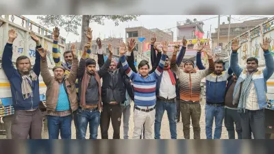 पिकअप चालकों ने किया प्रदर्शन