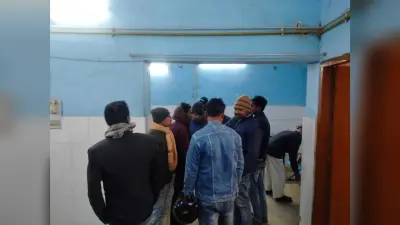 अनियंत्रित होकर वृक्ष से टकरायी बाइक, एक की मौत, दो जख्मी