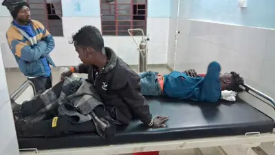 बाइक सवार ने घर के बाहर बैठी महिला को मारा धक्का, घायल