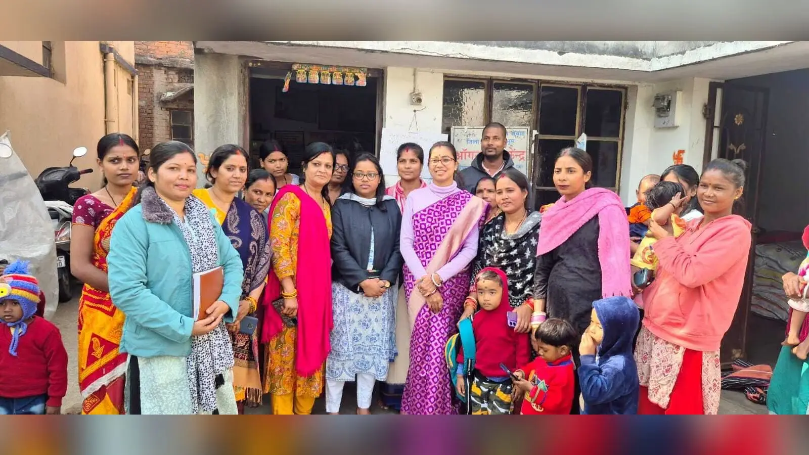 Jamshedpur news. आंगनबाड़ी में सूचना बोर्ड लगायें, जिसमें सभी योजनाओं की जानकारी स्पष्ट अंकित हो : पूर्णिमा साहू
