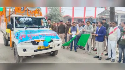 डीएम ने हरी झंडी दिखाकर परिवहन विभाग के जागरूकता को किया रवाना