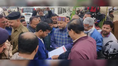 जनहित मोर्चा ने विभिन्न समस्याओं को ले डीएम को सौंपा ज्ञापन