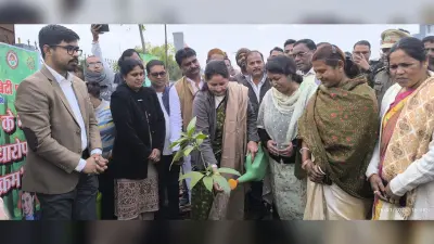 Giridih News :पौधरोपण कर बेटी बचाओ-पर्यावरण बचाओ का दिया गया संदेश