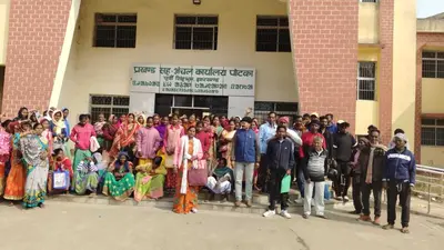East Singhbhum News : राशन नहीं मिलने से नाराज कार्डधारियों ने किया प्रदर्शन