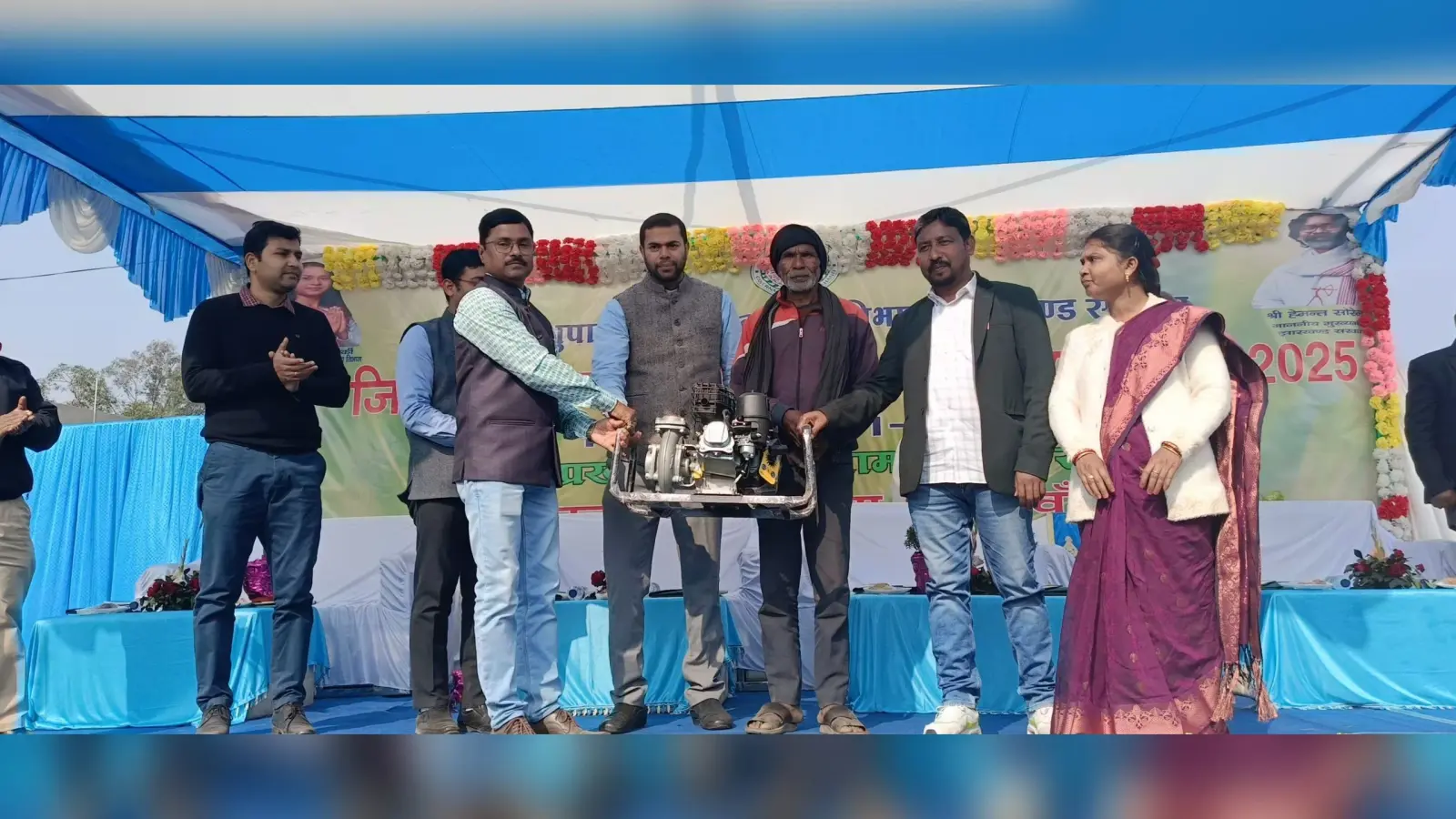 Seraikela News : नयी तकनीक से खेती व सरकारी योजना का लाभ उठा आय बढ़ायें किसान : डीसी