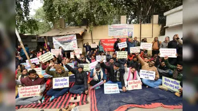 पटना सिविल कोर्ट में कर्मियों का प्रदर्शन, कामकाज किया ठप