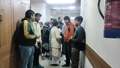 कोचिंग संस्थान बंद, परिजनों का हंगामा