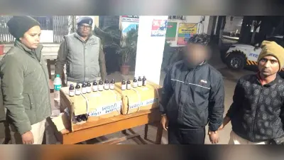 कार से 300 बोतल प्रतिबंधित कफसिरप जब्त, तस्कर गिरफ्तार