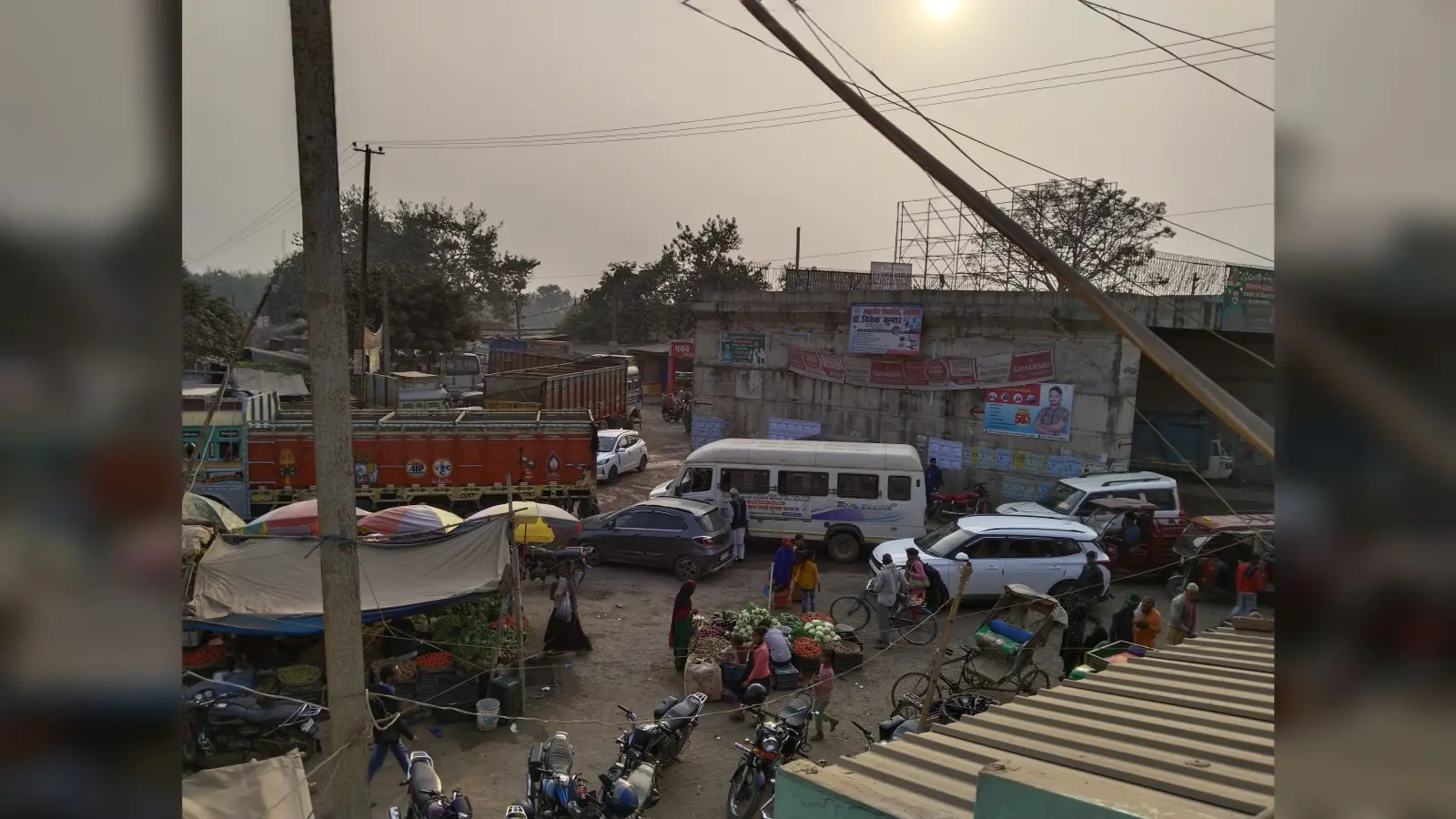 जाम के साथ गंदगी की समस्या से परेशान हैं बैजनाथपुर के लोग