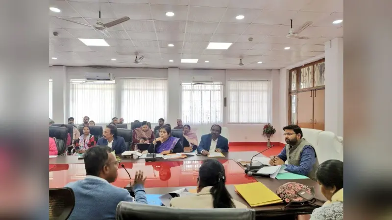 चिकित्सक अनिवार्य रूप से उपस्थित रहें : उपायुक्त