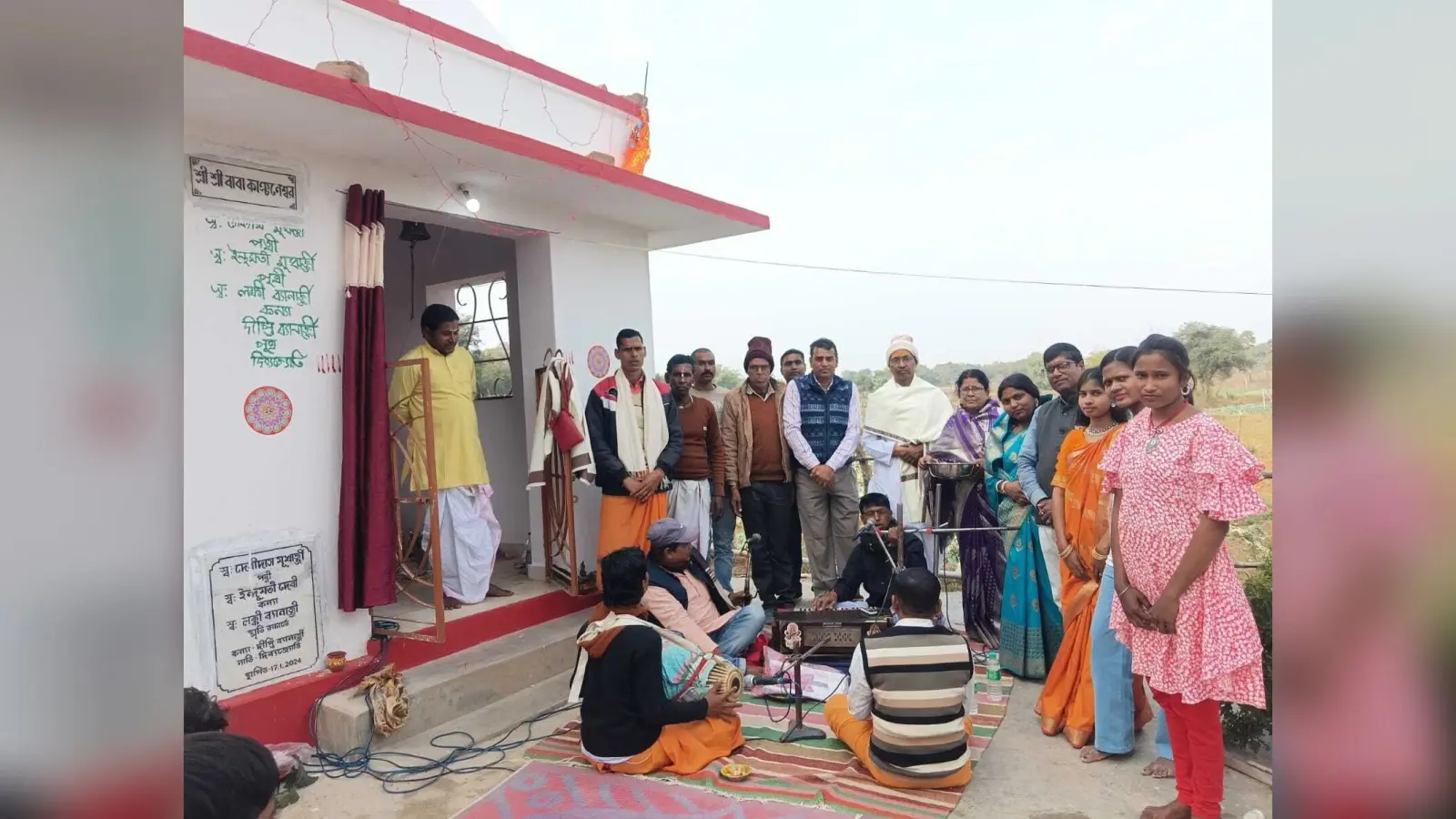 समाजसेवी ने महादेव मंदिर में किया रुद्राभिषेक