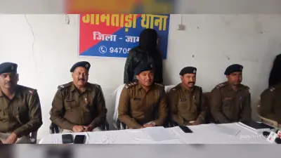 पुलिस की वर्दी में डकैती को अंजाम देने वाले दो अभियुक्त गिरफ्तार